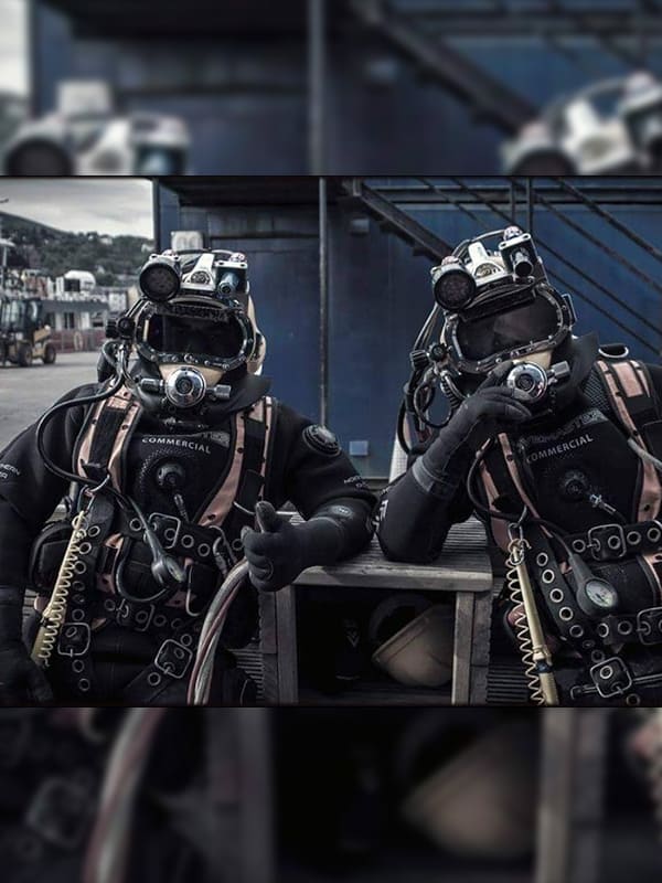 Instalación y reparación de cofres submarinos.